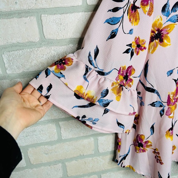 Light Pink Floral Flowy Blouse with Ruffled Sleeves - Picture 2 of 7